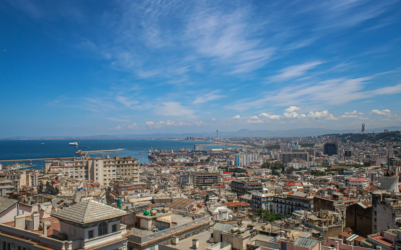 Alger et sa baie sur la Méditerranée